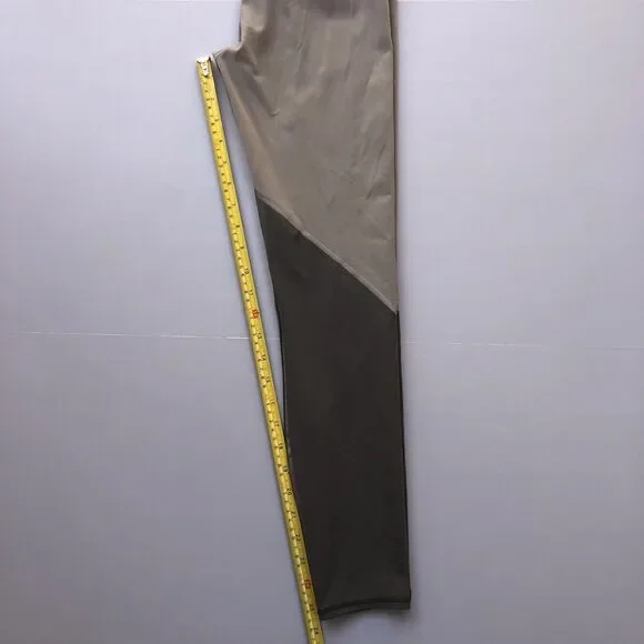 Vuori Colorblock Studio Legging in Light Oregano Size Small High Rise. LIKE NEW! - Picture 9 of 11